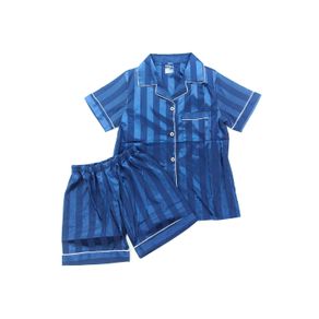 CONJUNTO DE PIJAMA EN SATÍN CON BOTONES