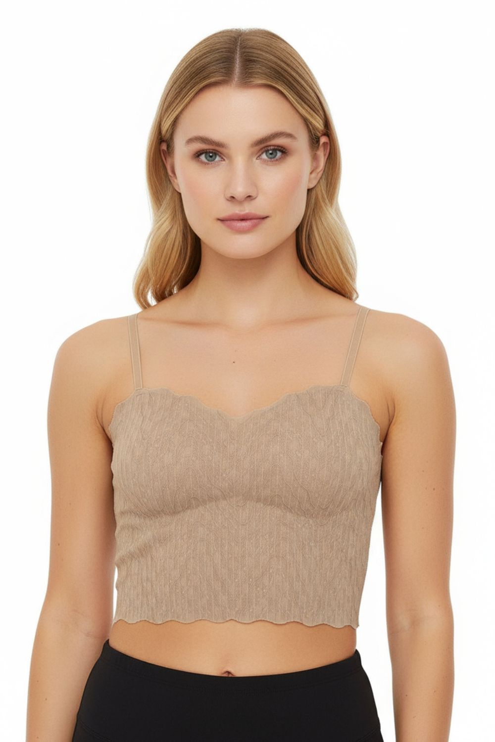 Top individual con copa y tecnologia corte láse en encaje